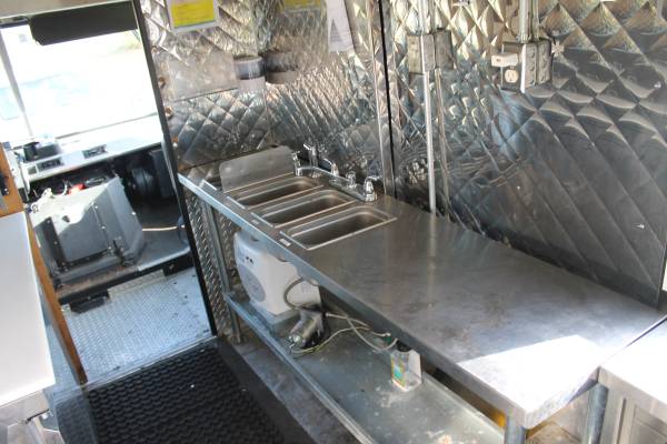 2004 Workhorse FoodTruck (Price Reduced) for sale in Brandywine, District Of Columbia – photo 13