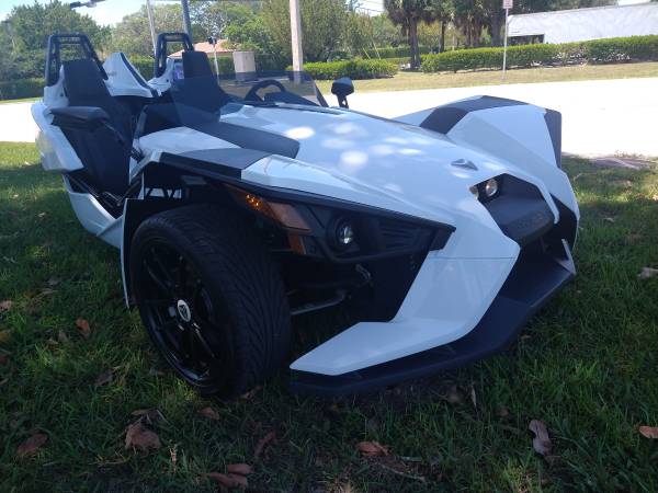 Polaris slingshot great condition - - by dealer for sale in Boca Raton, FL – photo 8