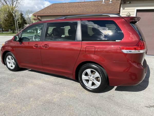 2011 Toyota Sienna ONE OWNER SUPER CLEAN 8 PASSENGER SEATING for sale in Lima, OH – photo 2
