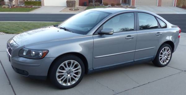2005 Volvo S40 T5 2.5l Turbo AWD, Very Clean - cars & trucks - by... for sale in Fort Collins, CO – photo 2