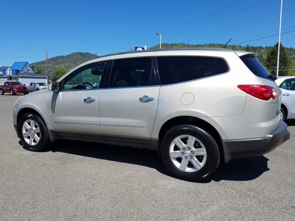 2010 Chevrolet Traverse LT AWD, 3RD ROW w/RR AC, BACKUP CAM for sale in Grants Pass, OR – photo 4