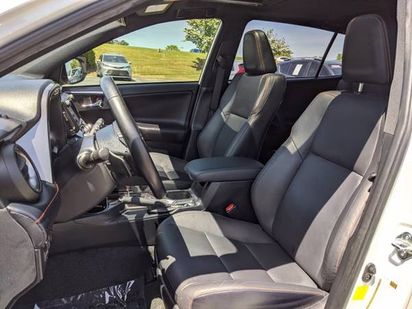 2018 Toyota RAV4 SE SKU: JJ737974 SUV - - by dealer for sale in Buford, GA – photo 18