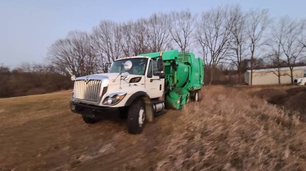 2011 International Maxxforce 9 Diesel Garbage Refuse truck RECYCLE for sale in Dexter, MI – photo 5