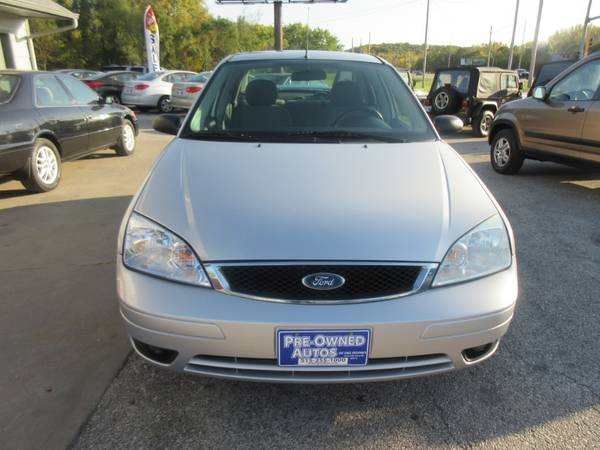 2006 Ford Focus ZX4 Sedan - Automatic/Wheels/Roof/Low Miles - 117K!!... for sale in Des Moines, IA – photo 3