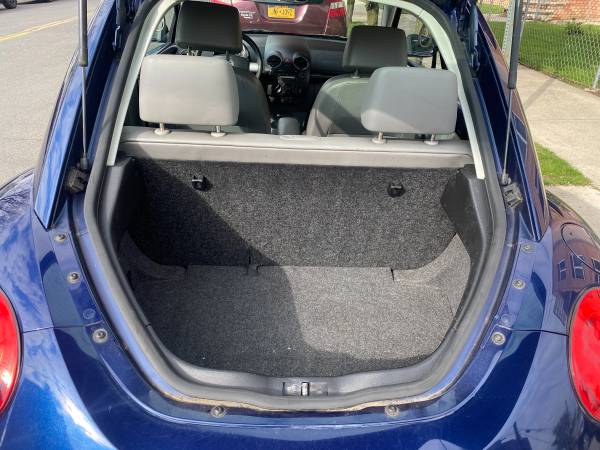 2006 Volkswagen new beetle 2 5 L hatchback sunroof heated seats for sale in Brooklyn, NY – photo 17