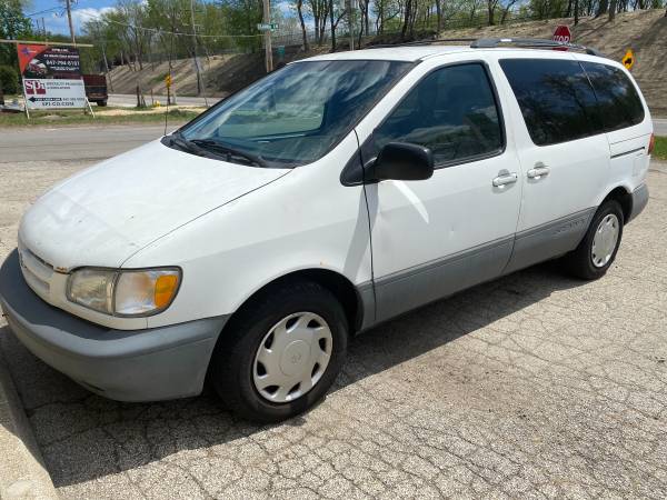 1999 Toyota Sienna , one owner Private seller Runs great! - cars & for sale in Lake Bluff, IL – photo 2
