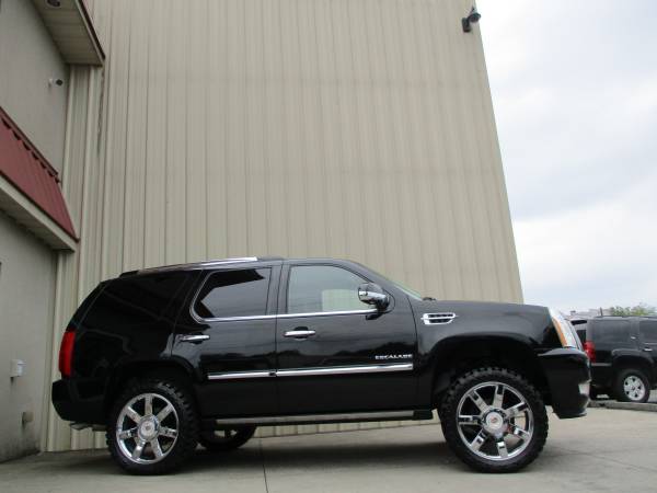BAD A$$ LIFTED 2011 CADILLAC ESCALADE AWD PREMIUM 6.2 V8 22'S *CHEAP!* for sale in KERNERSVILLE, NC – photo 2