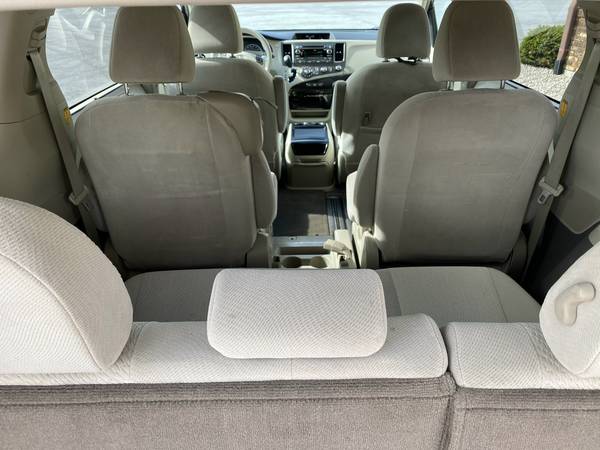 2011 Toyota Sienna ONE OWNER SUPER CLEAN 8 PASSENGER SEATING for sale in Lima, OH – photo 6