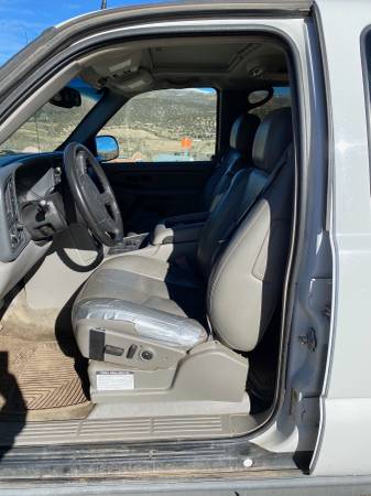 2004 Suburban LS Sport - cars & trucks - by owner - vehicle... for sale in Edwards, CO – photo 3