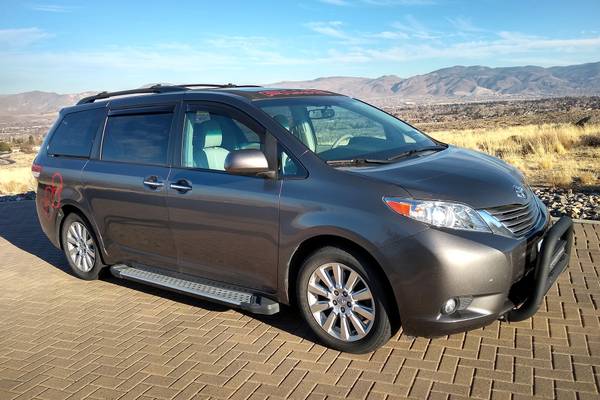 ***2012 TOYOTA SIENNA XLE AWD - LOW MILEAGE*** - cars & trucks - by... for sale in Reno, NV – photo 4