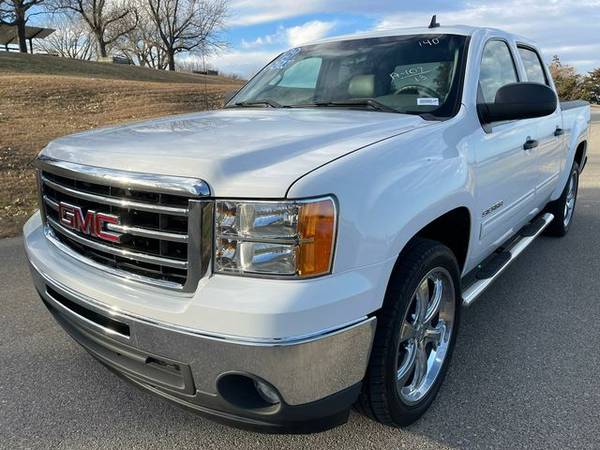 2013 GMC Sierra 1500 Crew Cab - Financing Available! - cars & trucks... for sale in Junction City, KS – photo 2