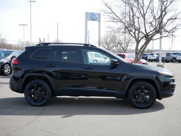 2018 Jeep Cherokee Latitude - - by dealer - vehicle for sale in Inver Grove Heights, MN – photo 9