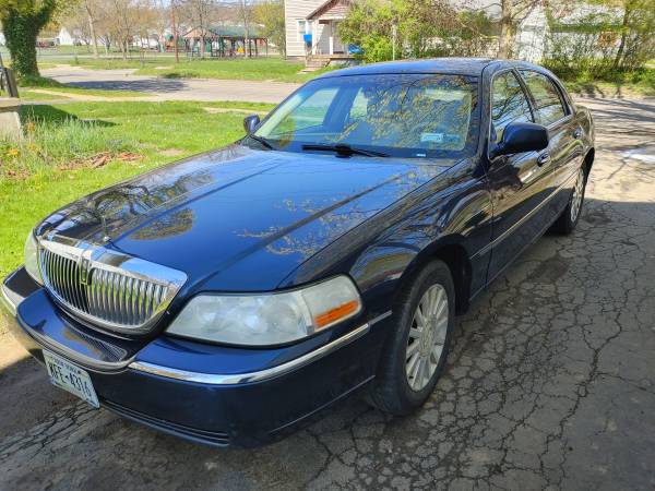 2004 Lincoln Town Car for sale in Gowanda, NY – photo 2