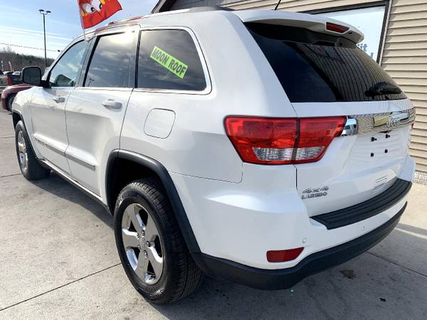 2012 Jeep Grand Cherokee 4WD 4dr Laredo - cars & trucks - by dealer... for sale in Chesaning, MI – photo 5