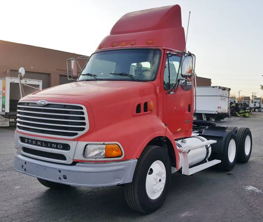 2005 Tandem Day Cab Tractor 435H.P. - One Owner - ALL Records - DayCab for sale in Chicago, IL – photo 3