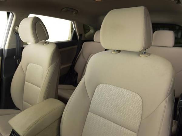 2016 Hyundai Tucson SE Sport Utility 4D suv White - FINANCE ONLINE for sale in Worcester, MA – photo 5