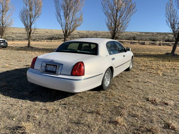 1999 Lincoln Town Car - cars & trucks - by owner - vehicle... for sale in Coulee City, WA – photo 4