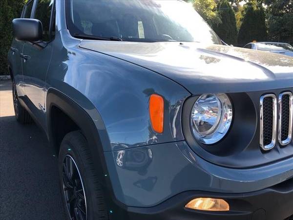 2018 Jeep Renegade 4x4 4WD Sport Sport SUV for sale in Milwaukie, OR – photo 9