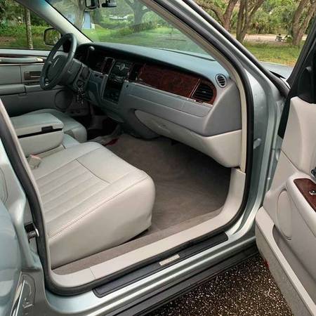 2007 LINCOLN TOWN CAR SIGNATURE $4,200 176089 MILES - cars & trucks... for sale in Fort Myers, FL – photo 8