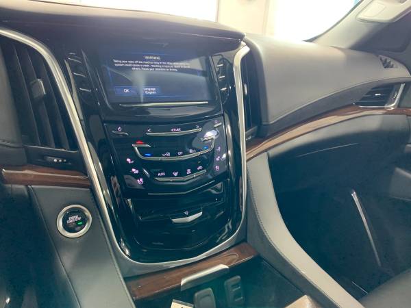 2020 Cadillac Escalade Luxury - - by dealer - vehicle for sale in Springfield, IL – photo 19