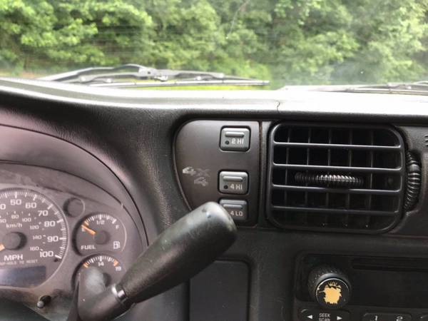 2004 Chevrolet S10 4wd - cars & trucks - by owner - vehicle... for sale in Grayson, GA – photo 8