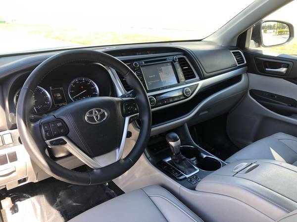 2017 Toyota Highlander XLE ONLY 63K MILES 1-OWNER CLEAN CARFAX for sale in Sarasota, FL – photo 13