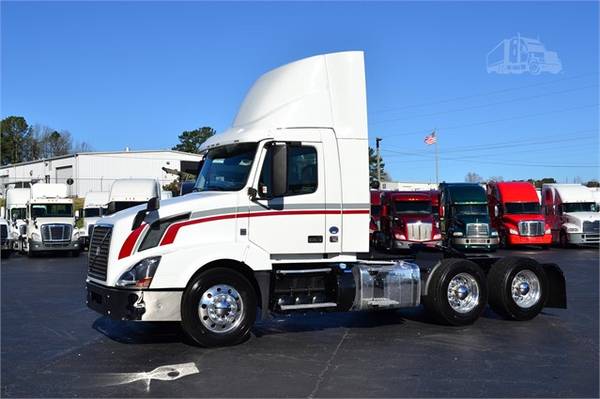 2015 VOLVO VNL64T300 **14 Available Units** for sale in Carrollton, GA – photo 2
