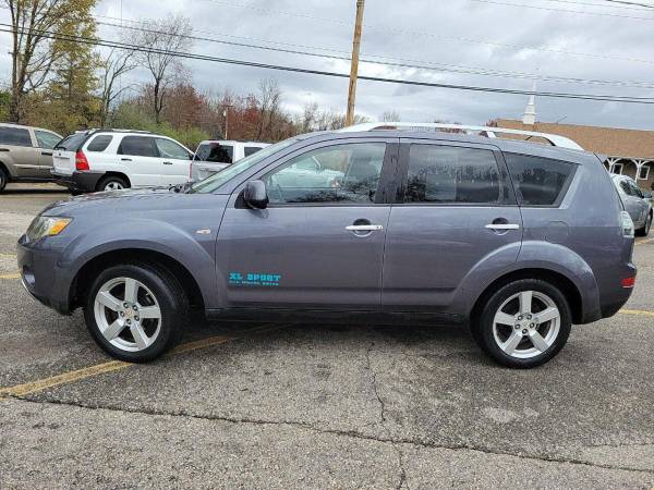 2007 Mitsubishi Outlander AWD 3rd Row - - by dealer for sale in Derry, MA – photo 2