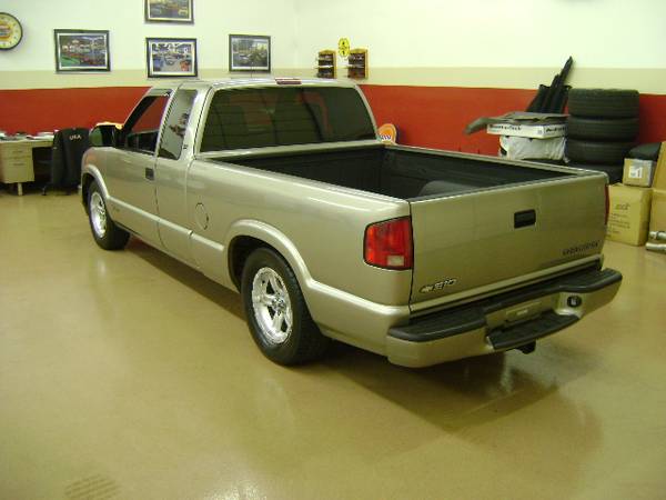 2000 CHEVROLET S-10 EXTENDED CAB LS - - by dealer for sale in Toledo, OH – photo 2