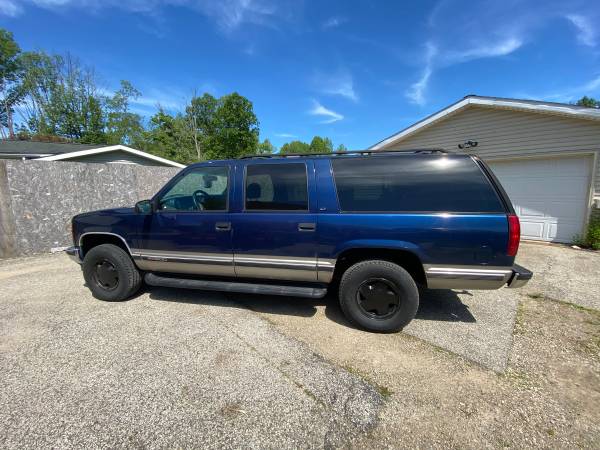 1999 GMC Suburban 1500 - cars & trucks - by owner - vehicle... for sale in Chardon, OH – photo 3