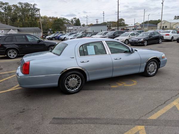 2006 Lincoln Town Car - cars & trucks - by dealer - vehicle... for sale in Evansdale, IA – photo 9