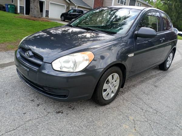 09 HYUNDAI ACCENT ! 5 SPEED MANUAL ! Great Condition ! - cars & for sale in North Grosvenordale, CT