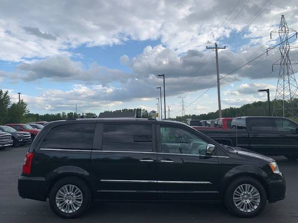 2012 Chrysler Town & Country! Limited! Htd Lthr! DVD! Bckup Cam! for sale in Suamico, WI – photo 21