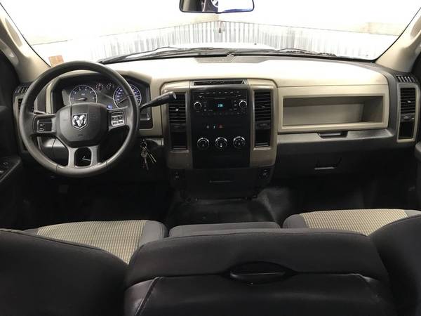 2012 RAM 1500 ST CREW CAB! CLEAN CARFAX! V8 FLEX FUEL! ONLY 76.5K MI!! for sale in Norman, TX – photo 7