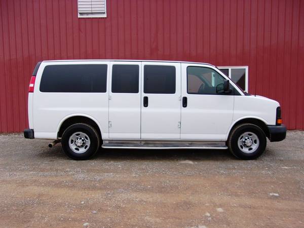 2015 Chevy Express 8 Pass, Custom Seating, Running Boards! SK WH2229 for sale in Millersburg, OH – photo 2
