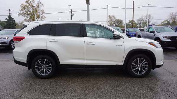 2019 Toyota Highlander Hybrid XLE - cars & trucks - by dealer -... for sale in Milford, OH – photo 7