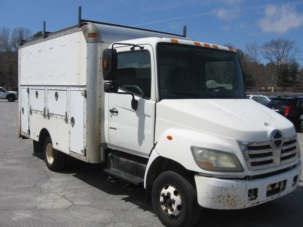 2006 HINO SERVICE BODY for sale in Dudley, MA – photo 2
