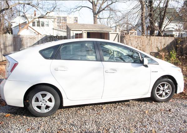 Toyota Prius II 2010 White - cars & trucks - by owner - vehicle... for sale in Lansing, MI – photo 2