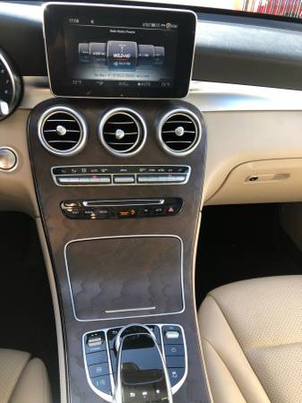 2018 MERCEDES BENZ GLC300 ALL WHEEL DRIVE 1 OWNER LOW MILEAGE - cars for sale in Redwood City, CA – photo 9