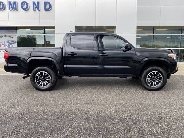 2019 Toyota Tacoma SR pickup Midnight Black Metallic for sale in LaFollette, TN – photo 4