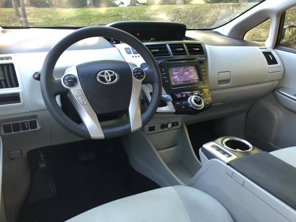 2012 Toyota Prius V pkg 3 --Navi, Clean title, Gas Saver-- for sale in Kirkland, WA – photo 11