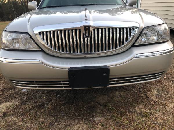 2005 Lincoln Town car Signature series - cars & trucks - by owner -... for sale in Lexington, SC – photo 8