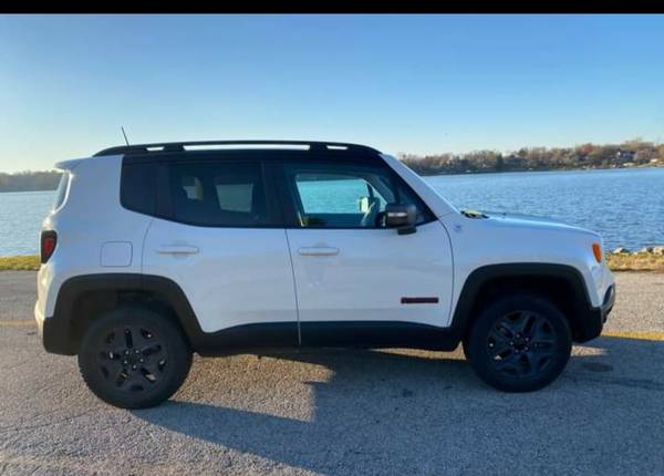Jeep Renegade Trailhawk - cars & trucks - by owner - vehicle... for sale in Mt Zion, IL – photo 2