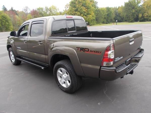 2015 Toyota Tacoma 4WD DOUBLE CAB V6 TRD SPORT - cars & trucks - by... for sale in Cohoes, VT – photo 5