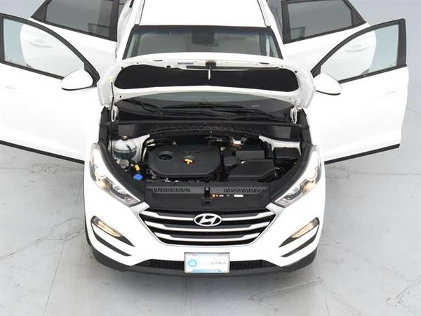 2018 Hyundai Tucson SEL Sport Utility 4D suv WHITE - FINANCE ONLINE for sale in Atlanta, FL – photo 4