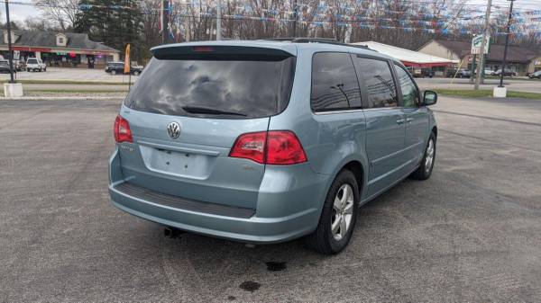 2009 Volkswagen Routan SEL 4dr Mini Van w/ RSE - cars & trucks - by... for sale in Youngstown, OH – photo 4