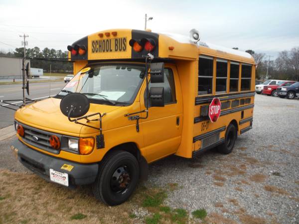 *** 1-OWNER 2006 FORD E-350 SCHOOL BUS *** - cars & trucks - by... for sale in Greenbrier, TN – photo 4