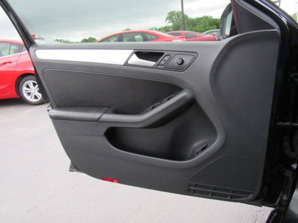 2012 Volkswagen Jetta Sedan TDI with Leatherette door panel inserts for sale in Grayslake, IL – photo 19