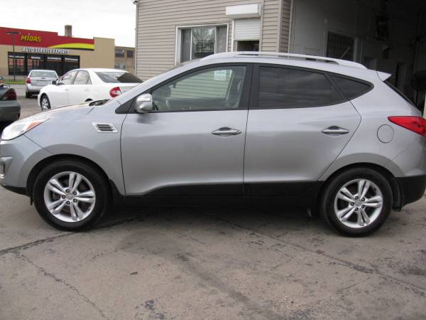 2012 Hyundai Tucson GLS AWD XM HITCH 95K - - by dealer for sale in South Bend, IN – photo 2