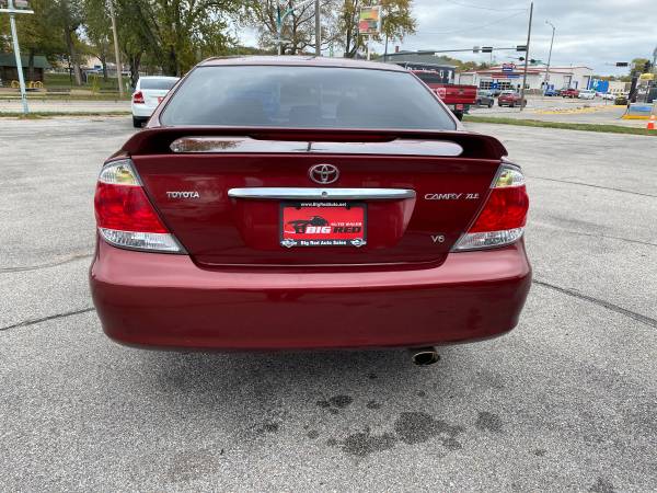 2005 Toyota Camry XLE - cars & trucks - by dealer - vehicle... for sale in Papillion, NE – photo 4